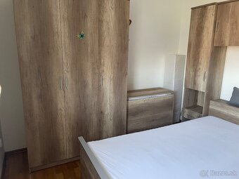 predam,obyvaciu stenu s komodou,sedačkou a spálňu - 6