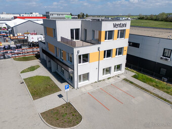 Na prenájom dve podlažia polyfunkcie na Zavarskej ulici v Tr - 6