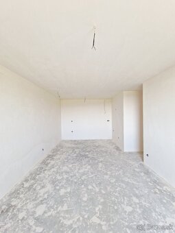 NOVOSTAVBA - PREDÁM 3 IZBOVÝ BYT S VEĽKOU LOGGIOU - 6