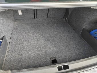 Volkswagen Passat B6 2.0 TDI 103 kW na náhradné diely - 6
