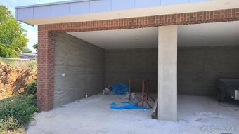 Garáž v oplotenom a zabezpečenom areáli - 6