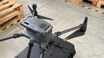 Dron DJI Matrice 350 - 6