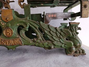 Starožitná figurální litinová váha Draci J.Sperling, 1936 - 6