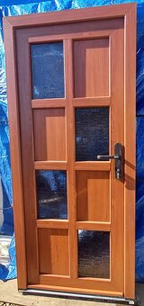 Predám vchodové dvere š79cm x v205cm biele a 88x200 orech - 6