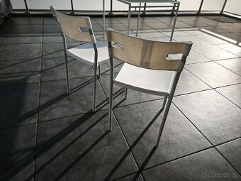 Exterierovy skleneny stol z IKEA s 2 stolickami 110x75 cm - 6