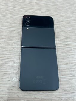 Predám Samsung Galaxy Z Flip 4 8GB Rám 128GB Black - 6