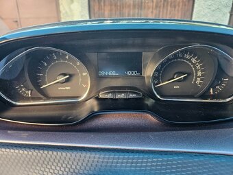 Peugeot 2008 1.2 VTi 60kw - 6