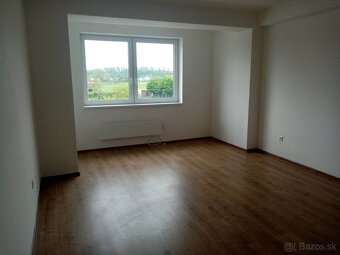Novo rekonštruovaný rodinný dom s tromi bytovými jednotkami - 6