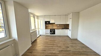 NOVOZREKONŠTRUOVANÝ 3 izb. byt ROSNÁ ul. blízko centra mesta - 6