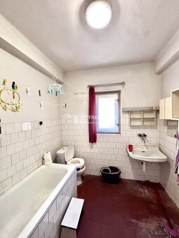 Ponúkame Vám na predaj 4 izbový dvojpodlažný rodinný dom v - 6