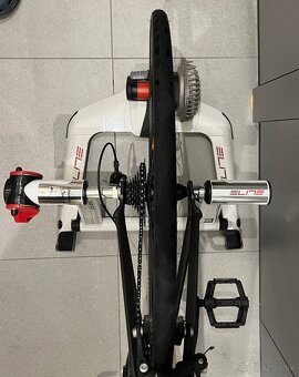 Predám cestný bicykel + trenažér ELITE - 6