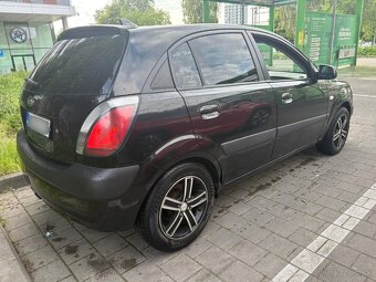 Kia Rio - 6