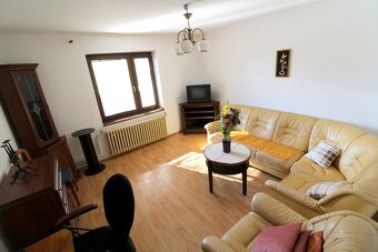 Rodinný dom so záhradou / 837 m2 / - Beluša - 6