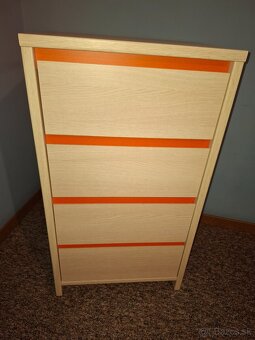 Detska zostava: stol, skryna, postel, regal, police - 6