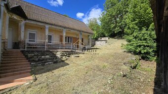 Rodinný dom s veľkým pozemkom v obci Chrťany - 6
