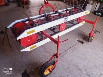 Pásová hrabačka sena obracačka - 6