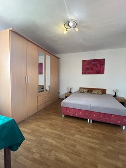 2-izb.byt s terasou 30 m2, pešia zóna, vrchné poschodie - 6
