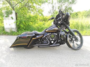 Harley Davidson Touring Bagger - 6
