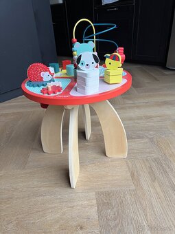 Montessori drevený hrací stolík s aktivitami Janod - 6