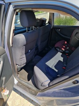 Toyota Corolla sedan - 6