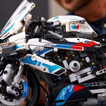 LEGO Technic BMW M 1000 RR - 6