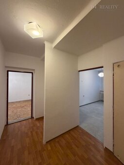 3 izbový tehlový byt, 72 m2 + presklená lodžia a balkón, vla - 6