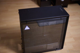 Predám skriňu NZXT H700 - 6