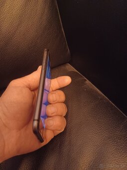 Predám krásný a plne funkčný Iphone 8 - 256GB verzia - 6