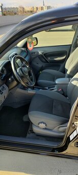 Predám Toyotu RAV 4 II 2.0 4WD, benzín, A/T 110KW(1 - 6