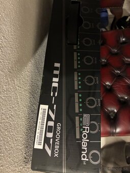 Roland MC-707 Groovebox - 6