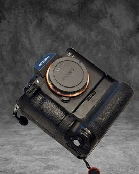Sony A7iii + Meike MK-A9 Pro Batériový Grip - 6