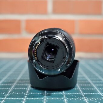 Sony 18-135mm f/3.5-5.6 OSS - 6