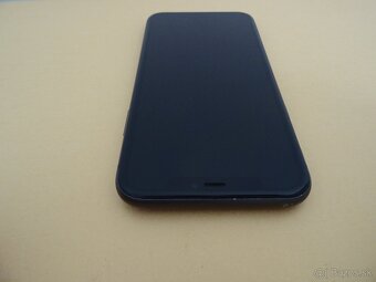 iPhone 11 64GB BLACK - ZÁRUKA 1 ROK - 100% BATERIA - 6