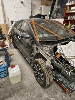 Hyundai Ioniqe - 6