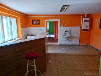 Rožný pozemok 1006 m2 s veľkým, starším RD, sklad, garáž, vh - 6