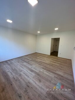 SPEKTRUM REALITY- Na PREDAJ 3 -izbový byt, 64m2 s loggiou, H - 6