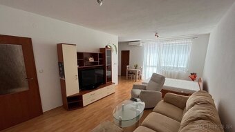 Na prenájom zariadený 1 izbový byt, balkón, J. Bežu, Senica - 6