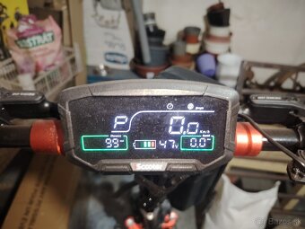 📌 Predám – Elektrická kolobežka iScooter iX8 - 6