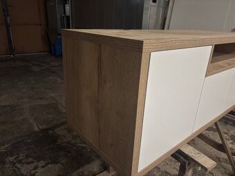 Skrinka pod tv - 6