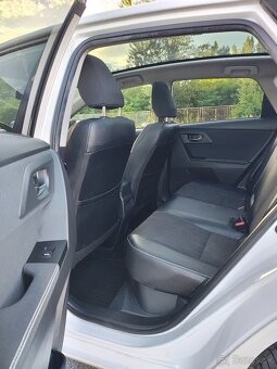 Toyota Auris hybrid - 6