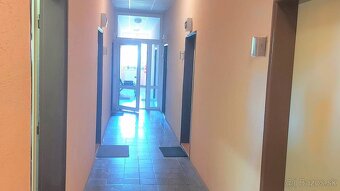 Prenájom 2x kancelárske priestory, 17,5 m2, Rybárska ul., Ni - 6