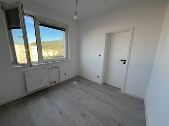 Novo zrekonštr. 2 izb. byt s loggiou, P.Horova - 6