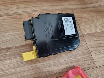 PODVOLANTOVA RIADIACA JEDNOTKA NA MULTIFUNKCIU - 6