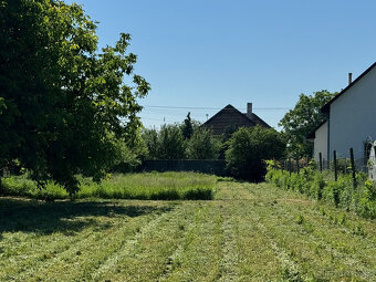 NA PREDAJ - pozemok 2241 m2 v obci Komoča - 6