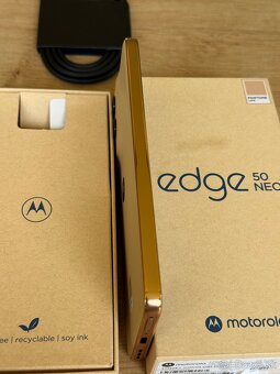 Predám Motorola Edge 50 NEO 8GB Rám 256GB Gold - 6