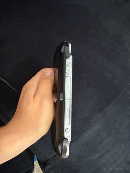 PS Vita Crystal Black OLED - 6