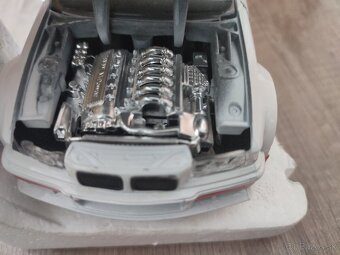 BMW M3 Bburago 1:24 - 6