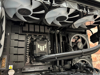 Ryzen 9 7900X3D\32GB\RTX 4080\SSD\1000W Zdroj - 6