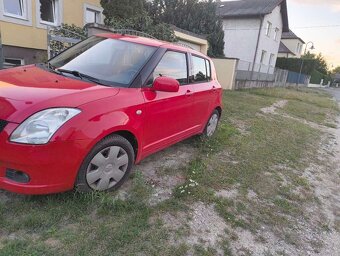 Suzuki Swift 1.3i 2007 rok  červena farba 4x2  4x4 - 6