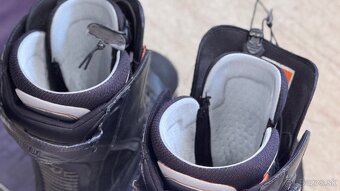 SNOWBOARDOVÉ TOPÁNKY značka THIRTY TWO, VEL. UK 10,5 - 6